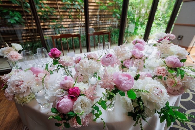 Are there certain flowers that cannot be specified depending on the season? Check with actual wedding photos [Bouquet and Floral Decoration Calendar].にて紹介している画像