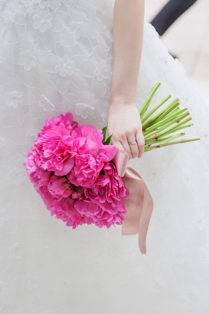 Are there certain flowers that cannot be specified depending on the season? Check with actual wedding photos [Bouquet and Floral Decoration Calendar].にて紹介している画像