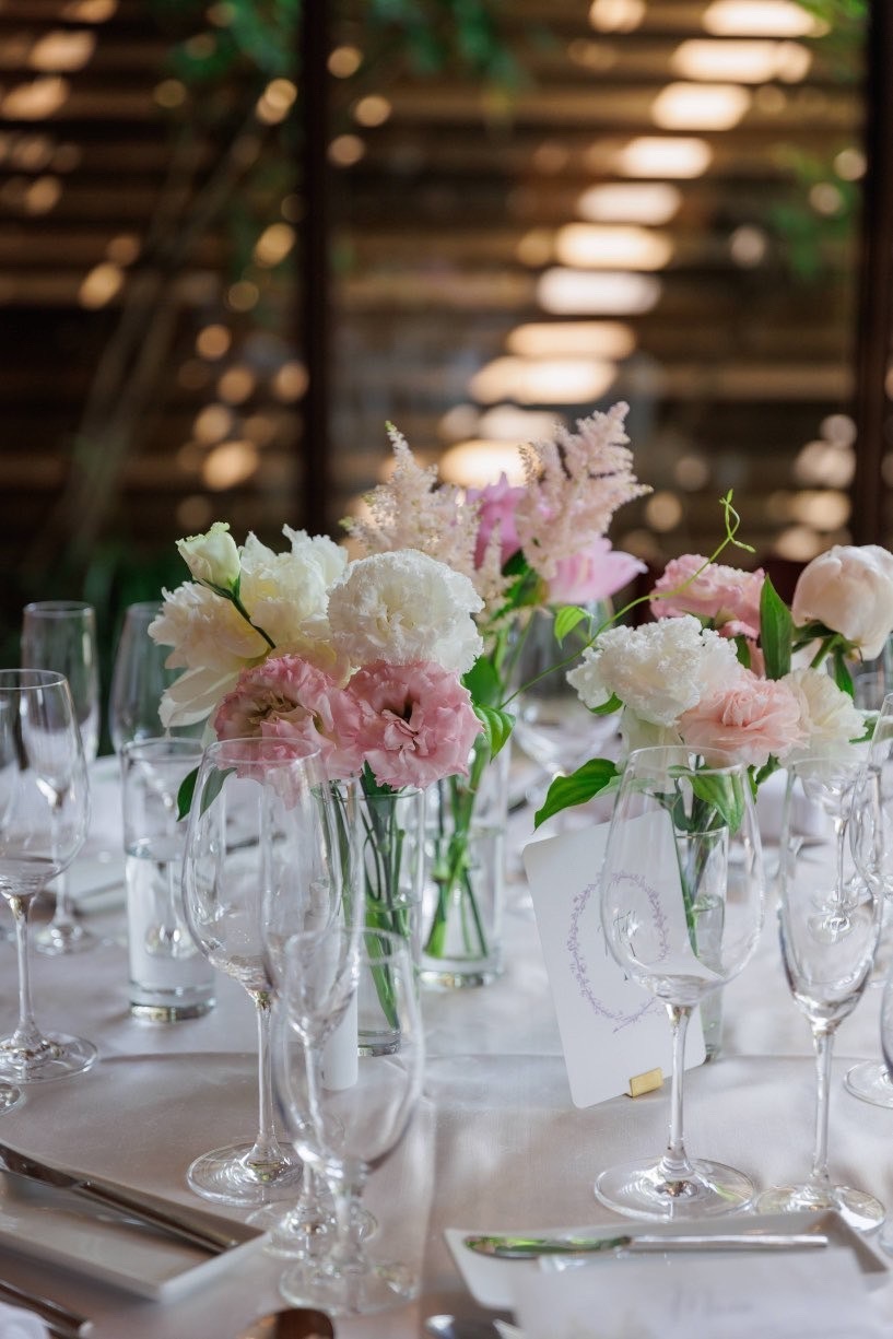 Are there certain flowers that cannot be specified depending on the season? Check with actual wedding photos [Bouquet and Floral Decoration Calendar].にて紹介している画像