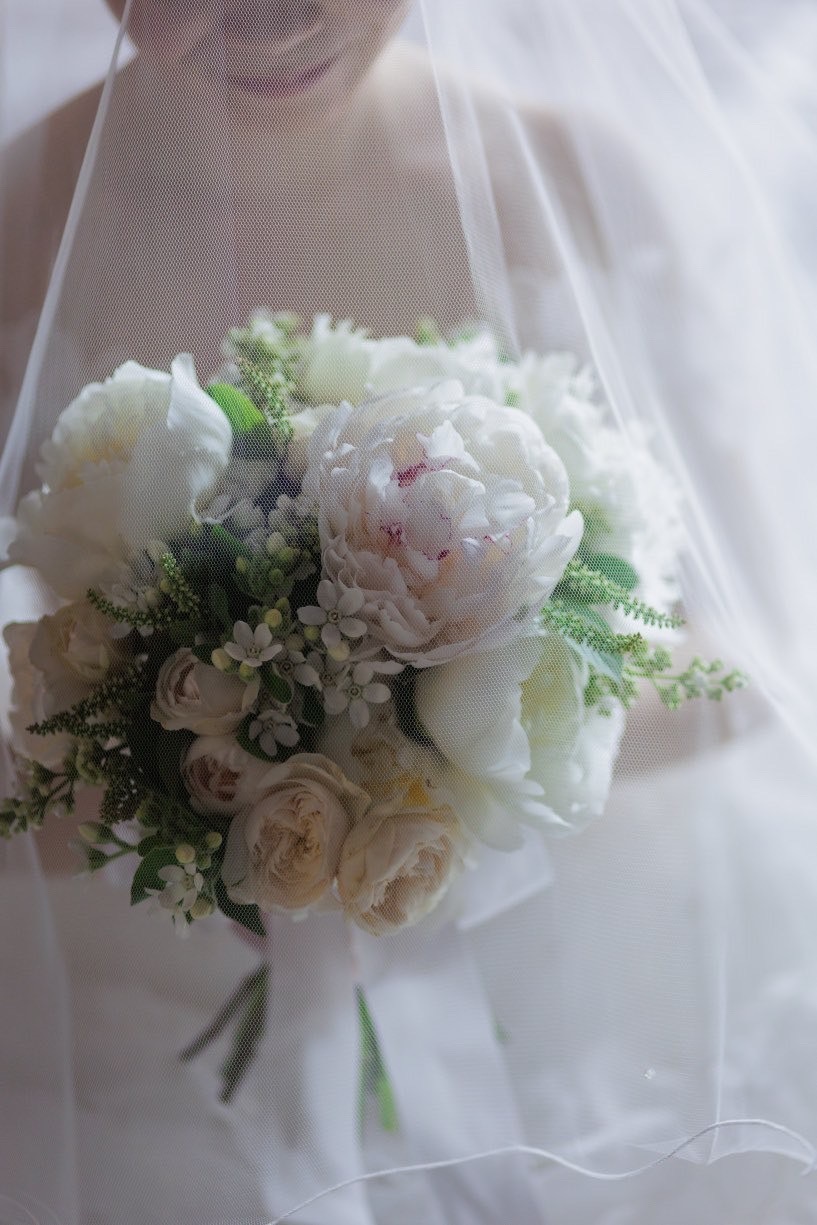 Are there certain flowers that cannot be specified depending on the season? Check with actual wedding photos [Bouquet and Floral Decoration Calendar].にて紹介している画像