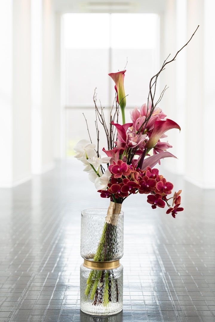 Are there certain flowers that cannot be specified depending on the season? Check with actual wedding photos [Bouquet and Floral Decoration Calendar].にて紹介している画像