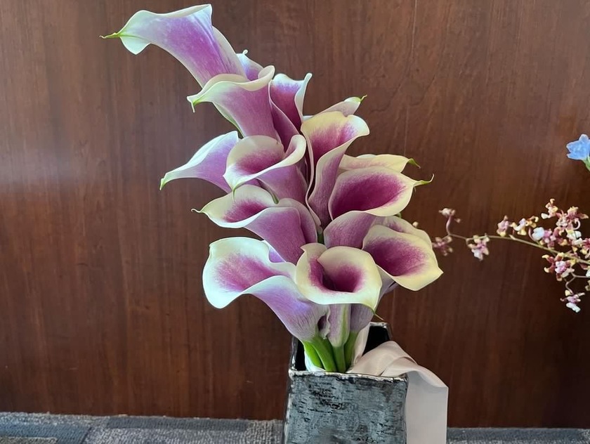 Are there certain flowers that cannot be specified depending on the season? Check with actual wedding photos [Bouquet and Floral Decoration Calendar].にて紹介している画像