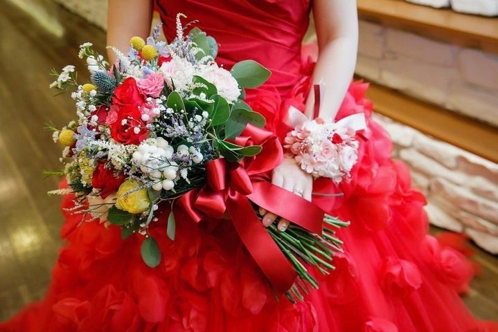 Are there certain flowers that cannot be specified depending on the season? Check with actual wedding photos [Bouquet and Floral Decoration Calendar].にて紹介している画像