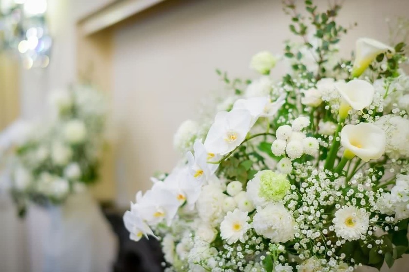 Are there certain flowers that cannot be specified depending on the season? Check with actual wedding photos [Bouquet and Floral Decoration Calendar].にて紹介している画像