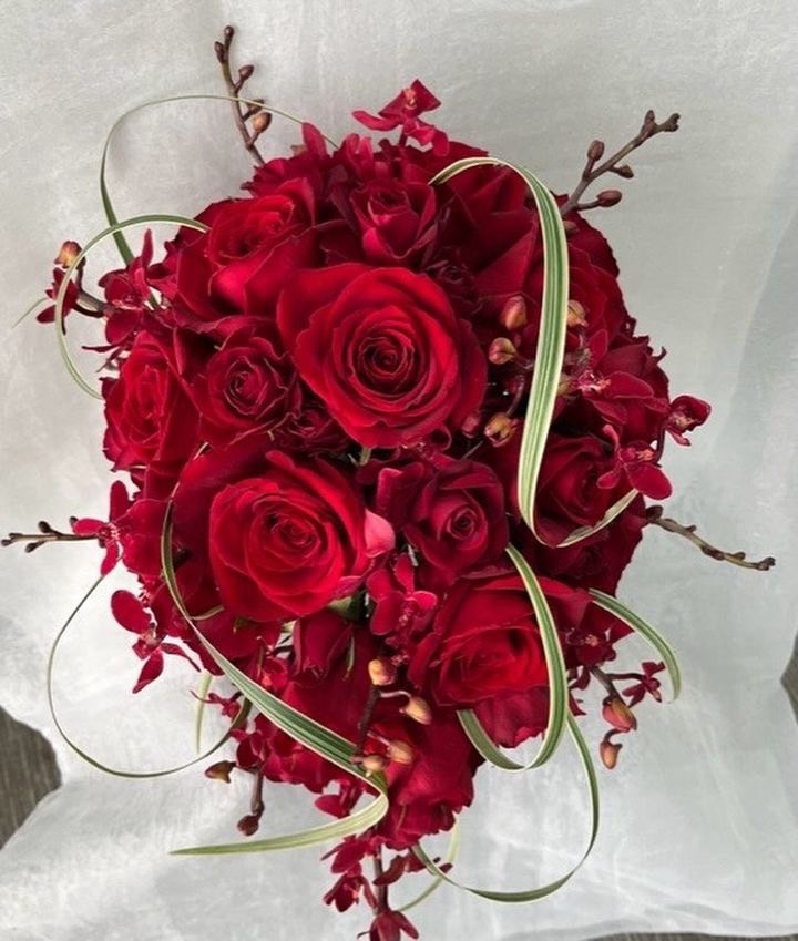 Are there certain flowers that cannot be specified depending on the season? Check with actual wedding photos [Bouquet and Floral Decoration Calendar].にて紹介している画像