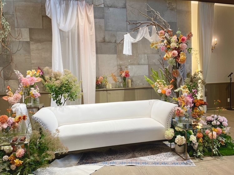Are there certain flowers that cannot be specified depending on the season? Check with actual wedding photos [Bouquet and Floral Decoration Calendar].にて紹介している画像