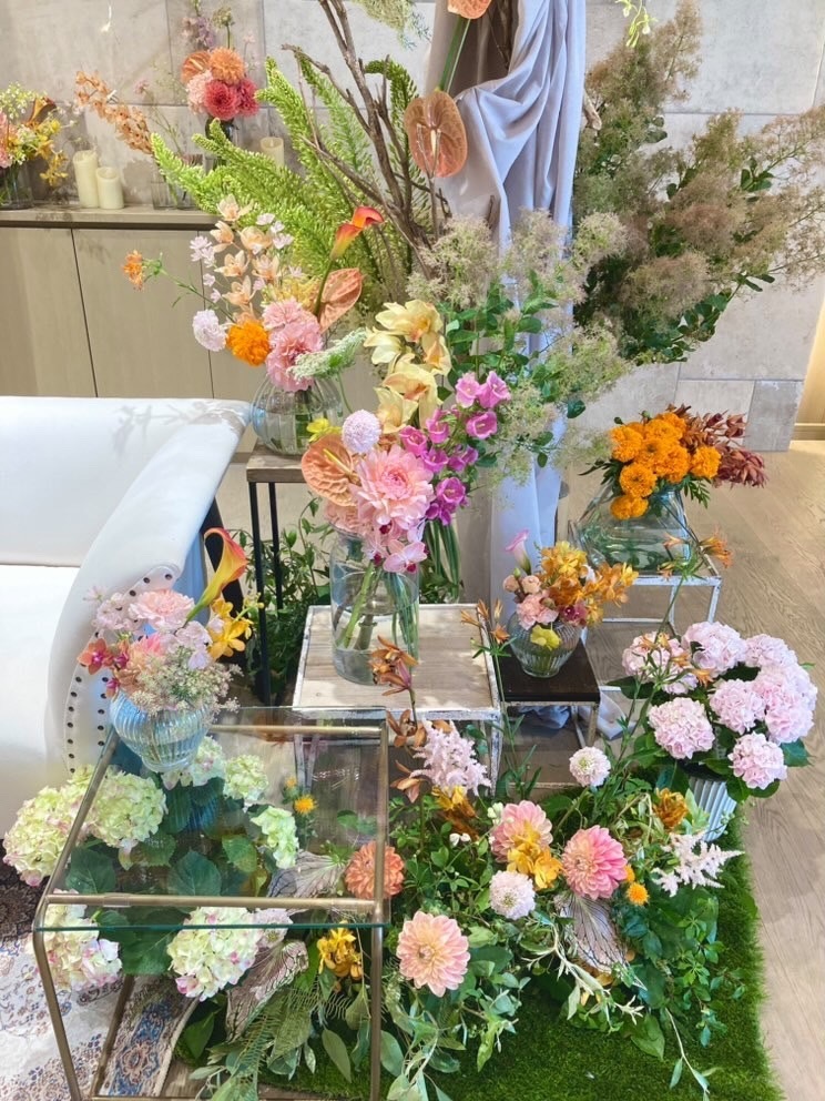 Are there certain flowers that cannot be specified depending on the season? Check with actual wedding photos [Bouquet and Floral Decoration Calendar].にて紹介している画像