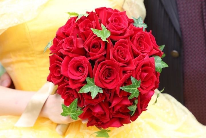 Are there certain flowers that cannot be specified depending on the season? Check with actual wedding photos [Bouquet and Floral Decoration Calendar].にて紹介している画像