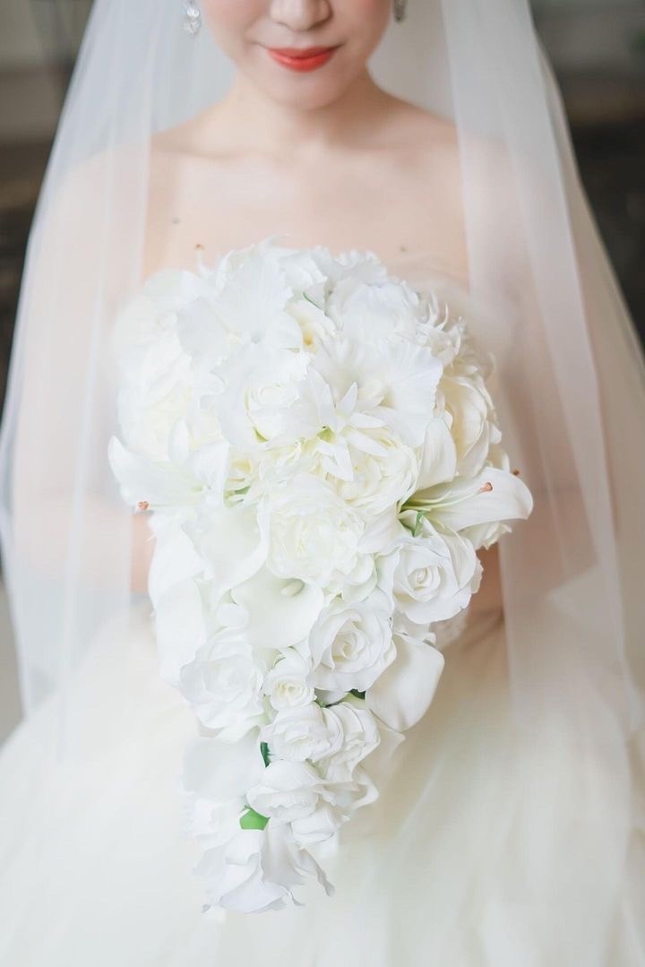 Are there certain flowers that cannot be specified depending on the season? Check with actual wedding photos [Bouquet and Floral Decoration Calendar].にて紹介している画像