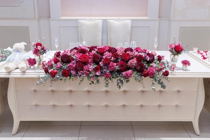 Are there certain flowers that cannot be specified depending on the season? Check with actual wedding photos [Bouquet and Floral Decoration Calendar].にて紹介している画像