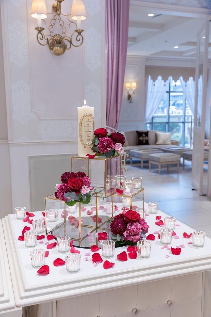 Are there certain flowers that cannot be specified depending on the season? Check with actual wedding photos [Bouquet and Floral Decoration Calendar].にて紹介している画像