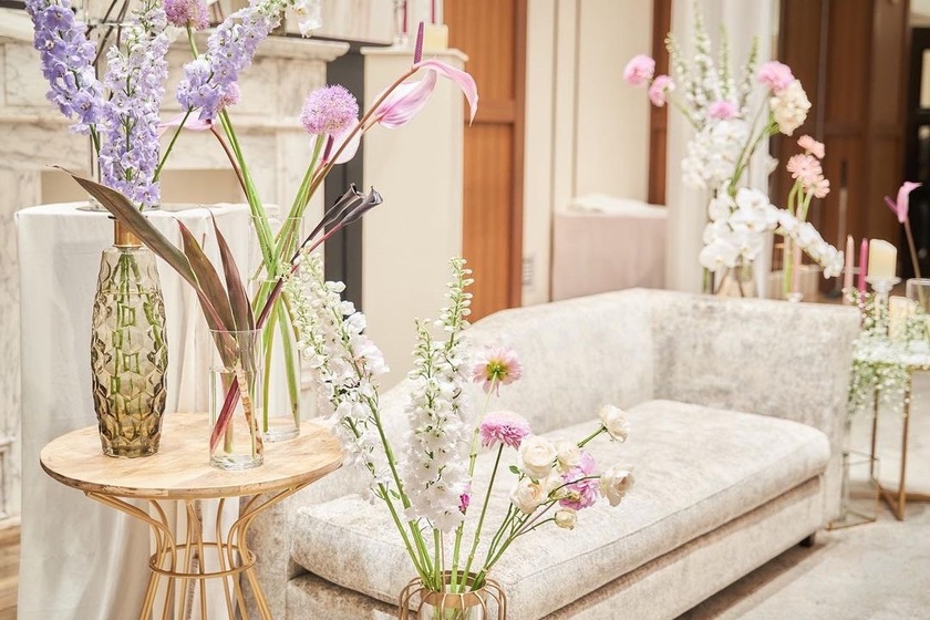 Are there certain flowers that cannot be specified depending on the season? Check with actual wedding photos [Bouquet and Floral Decoration Calendar].にて紹介している画像