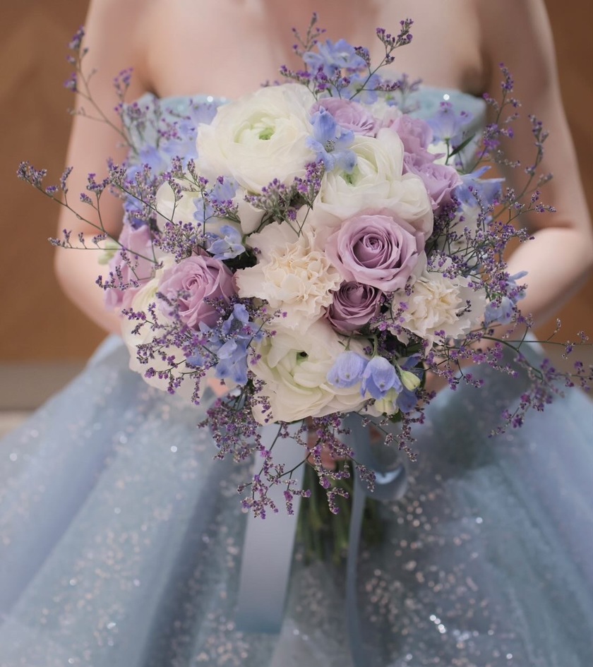 Are there certain flowers that cannot be specified depending on the season? Check with actual wedding photos [Bouquet and Floral Decoration Calendar].にて紹介している画像