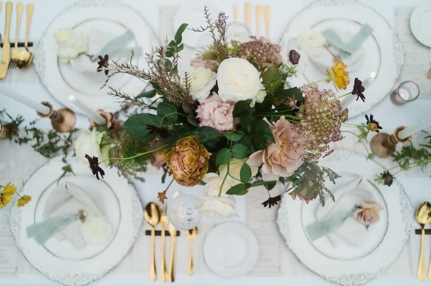 Are there certain flowers that cannot be specified depending on the season? Check with actual wedding photos [Bouquet and Floral Decoration Calendar].にて紹介している画像