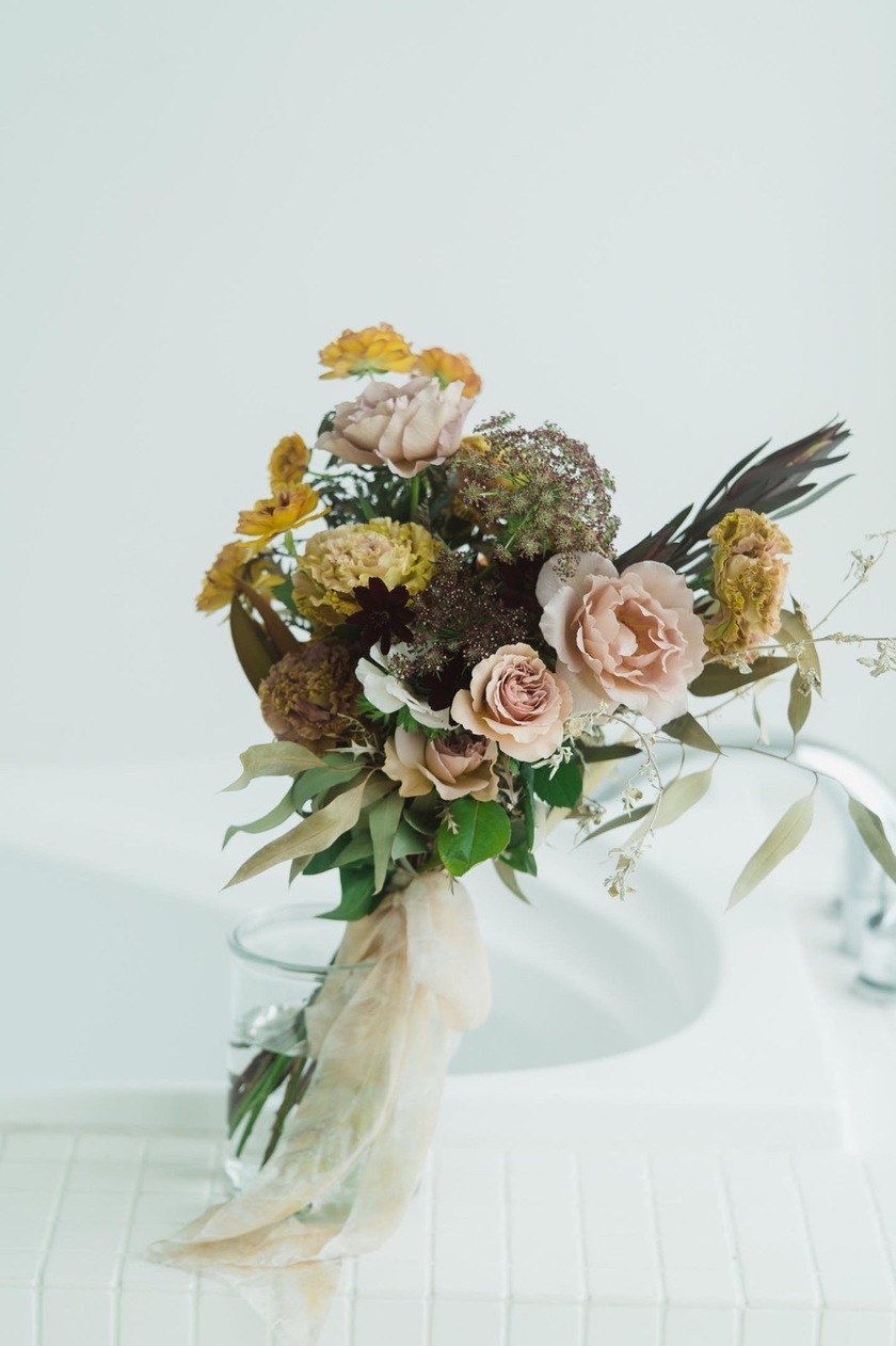 Are there certain flowers that cannot be specified depending on the season? Check with actual wedding photos [Bouquet and Floral Decoration Calendar].にて紹介している画像