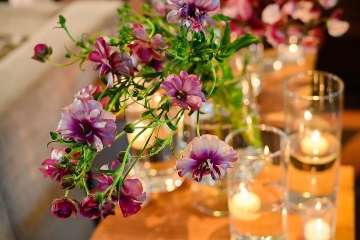 Are there certain flowers that cannot be specified depending on the season? Check with actual wedding photos [Bouquet and Floral Decoration Calendar].にて紹介している画像