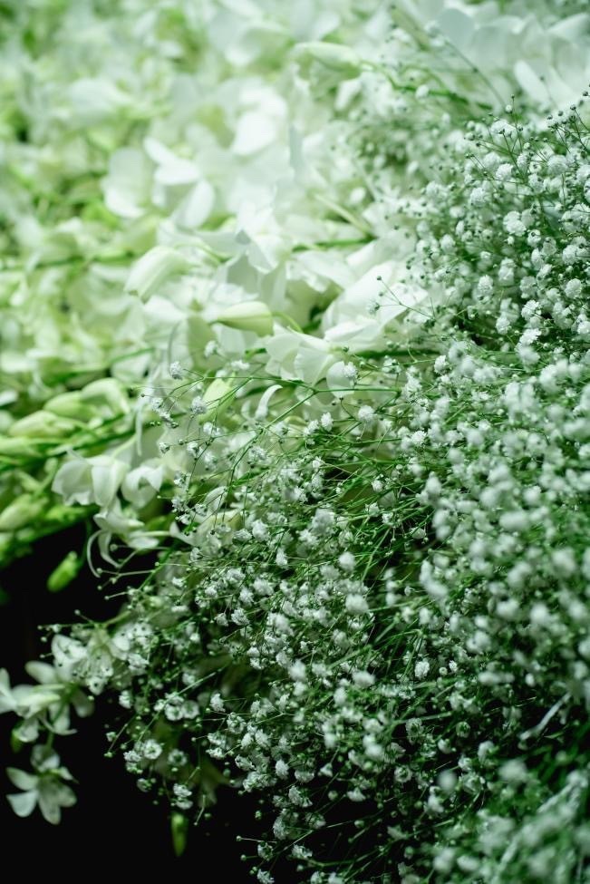 Are there certain flowers that cannot be specified depending on the season? Check with actual wedding photos [Bouquet and Floral Decoration Calendar].にて紹介している画像