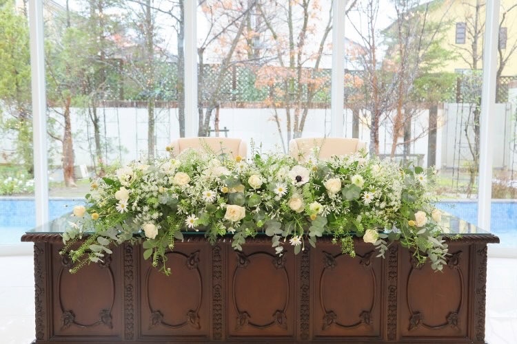 Are there certain flowers that cannot be specified depending on the season? Check with actual wedding photos [Bouquet and Floral Decoration Calendar].にて紹介している画像
