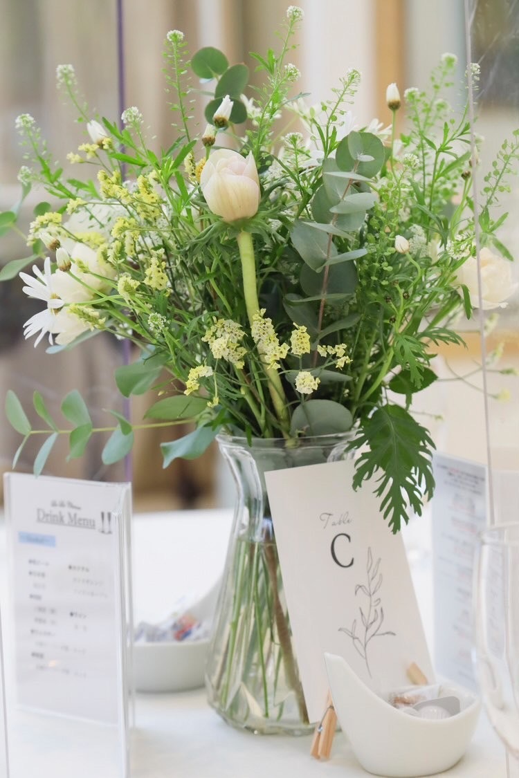 Are there certain flowers that cannot be specified depending on the season? Check with actual wedding photos [Bouquet and Floral Decoration Calendar].にて紹介している画像