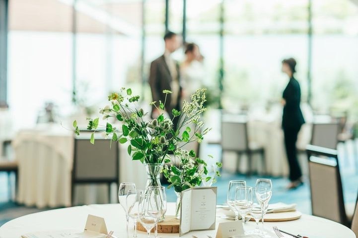 Are there certain flowers that cannot be specified depending on the season? Check with actual wedding photos [Bouquet and Floral Decoration Calendar].にて紹介している画像