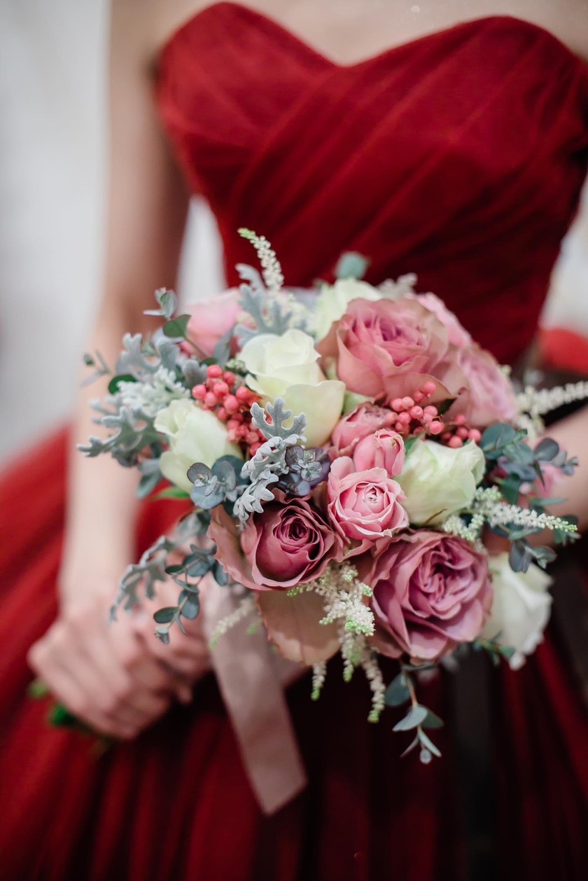 Are there certain flowers that cannot be specified depending on the season? Check with actual wedding photos [Bouquet and Floral Decoration Calendar].にて紹介している画像