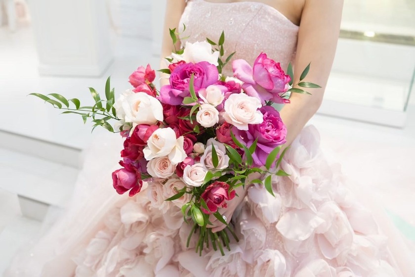 Are there certain flowers that cannot be specified depending on the season? Check with actual wedding photos [Bouquet and Floral Decoration Calendar].にて紹介している画像