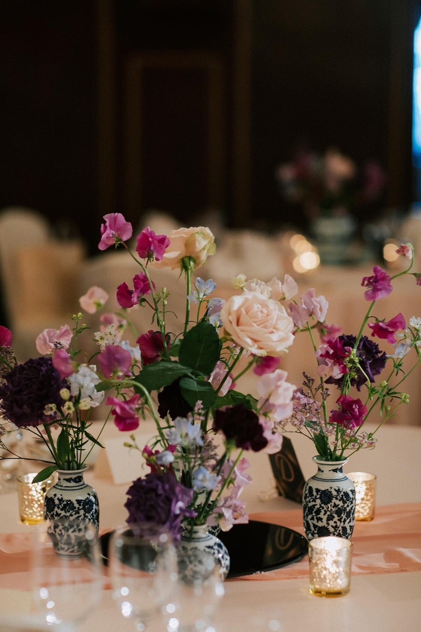 Are there certain flowers that cannot be specified depending on the season? Check with actual wedding photos [Bouquet and Floral Decoration Calendar].にて紹介している画像