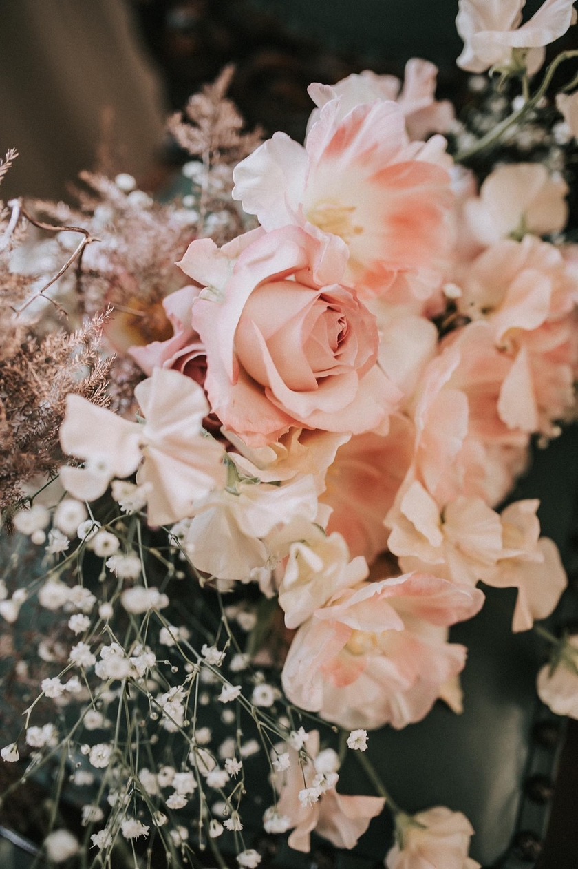 Are there certain flowers that cannot be specified depending on the season? Check with actual wedding photos [Bouquet and Floral Decoration Calendar].にて紹介している画像