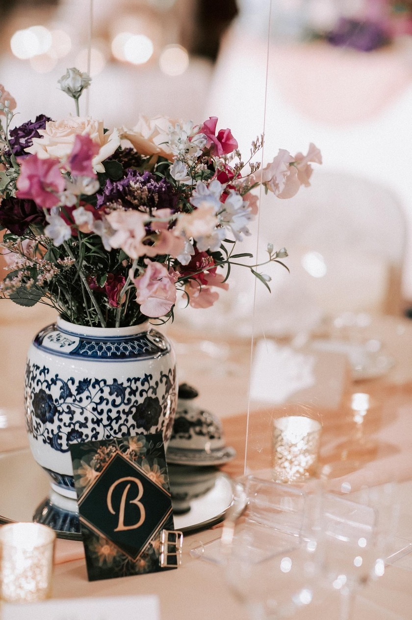 Are there certain flowers that cannot be specified depending on the season? Check with actual wedding photos [Bouquet and Floral Decoration Calendar].にて紹介している画像