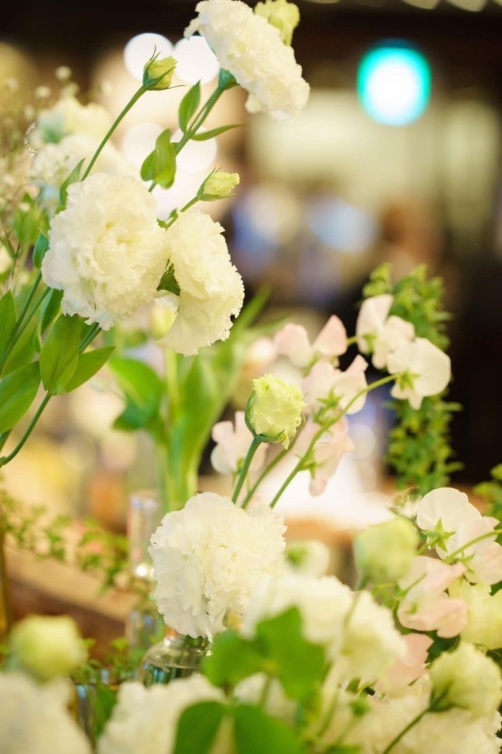 Are there certain flowers that cannot be specified depending on the season? Check with actual wedding photos [Bouquet and Floral Decoration Calendar].にて紹介している画像