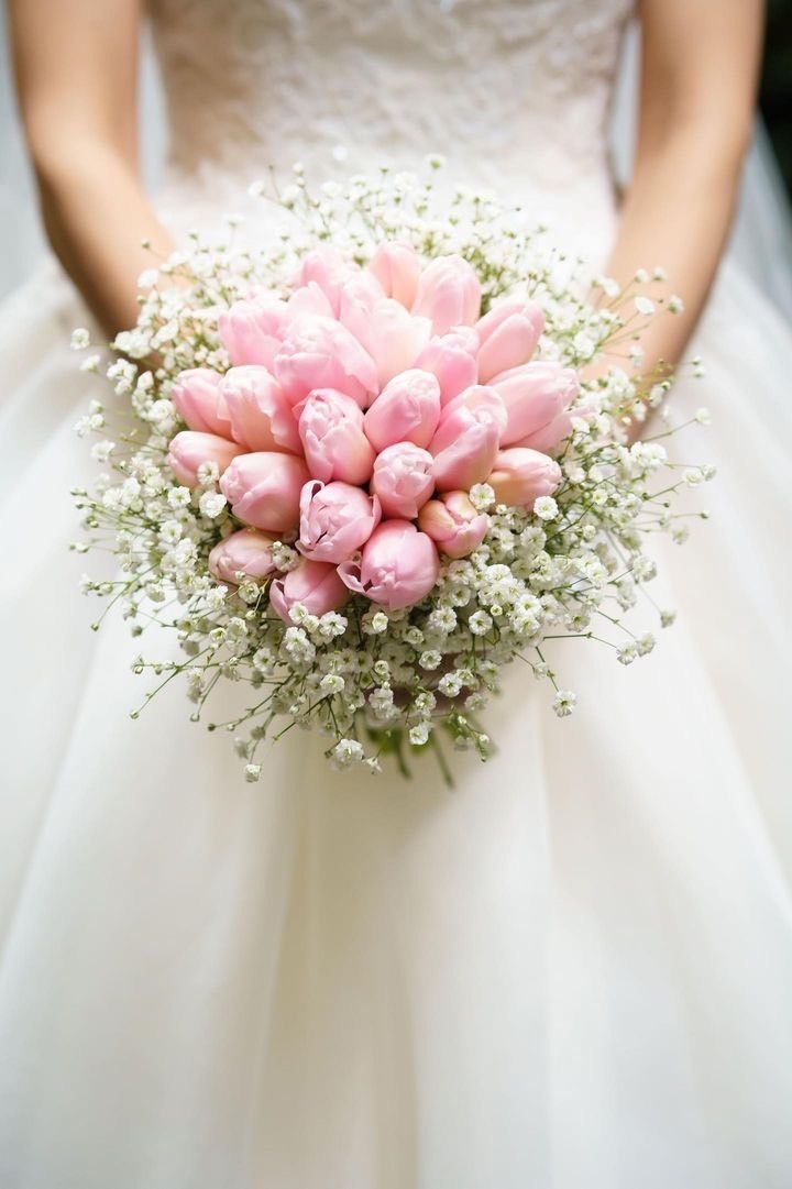 Are there certain flowers that cannot be specified depending on the season? Check with actual wedding photos [Bouquet and Floral Decoration Calendar].にて紹介している画像