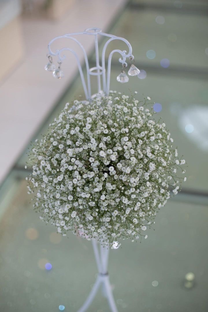 Are there certain flowers that cannot be specified depending on the season? Check with actual wedding photos [Bouquet and Floral Decoration Calendar].にて紹介している画像