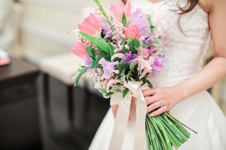 Are there certain flowers that cannot be specified depending on the season? Check with actual wedding photos [Bouquet and Floral Decoration Calendar].にて紹介している画像