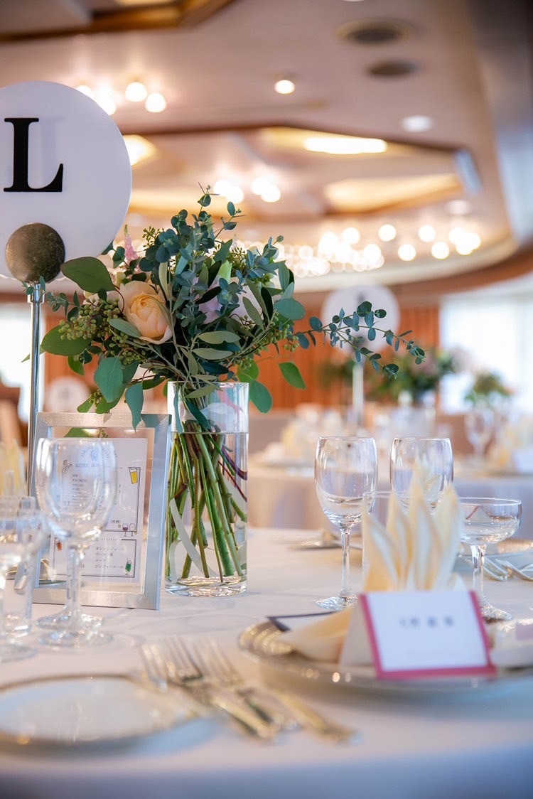 Are there certain flowers that cannot be specified depending on the season? Check with actual wedding photos [Bouquet and Floral Decoration Calendar].にて紹介している画像