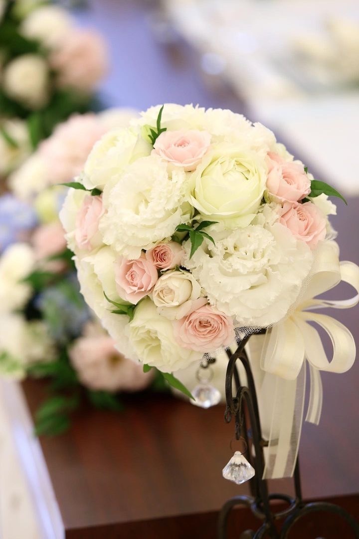 Are there certain flowers that cannot be specified depending on the season? Check with actual wedding photos [Bouquet and Floral Decoration Calendar].にて紹介している画像