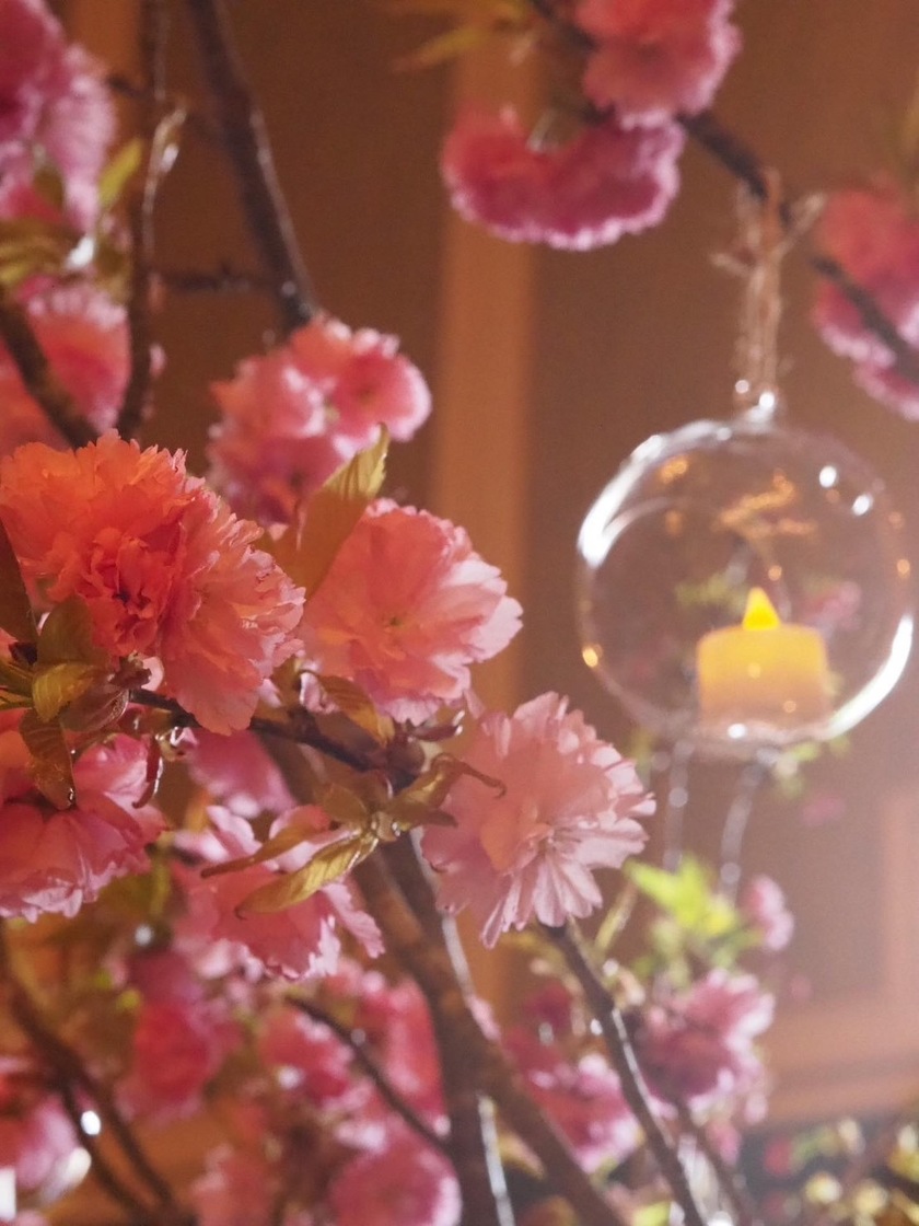 Are there certain flowers that cannot be specified depending on the season? Check with actual wedding photos [Bouquet and Floral Decoration Calendar].にて紹介している画像