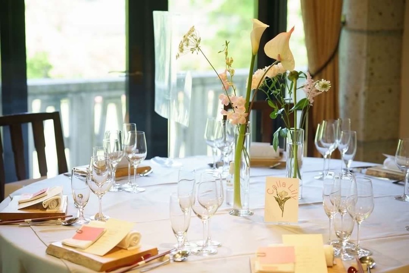 Are there certain flowers that cannot be specified depending on the season? Check with actual wedding photos [Bouquet and Floral Decoration Calendar].にて紹介している画像