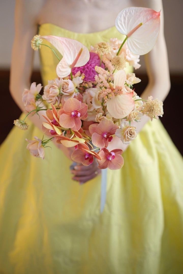 Are there certain flowers that cannot be specified depending on the season? Check with actual wedding photos [Bouquet and Floral Decoration Calendar].にて紹介している画像