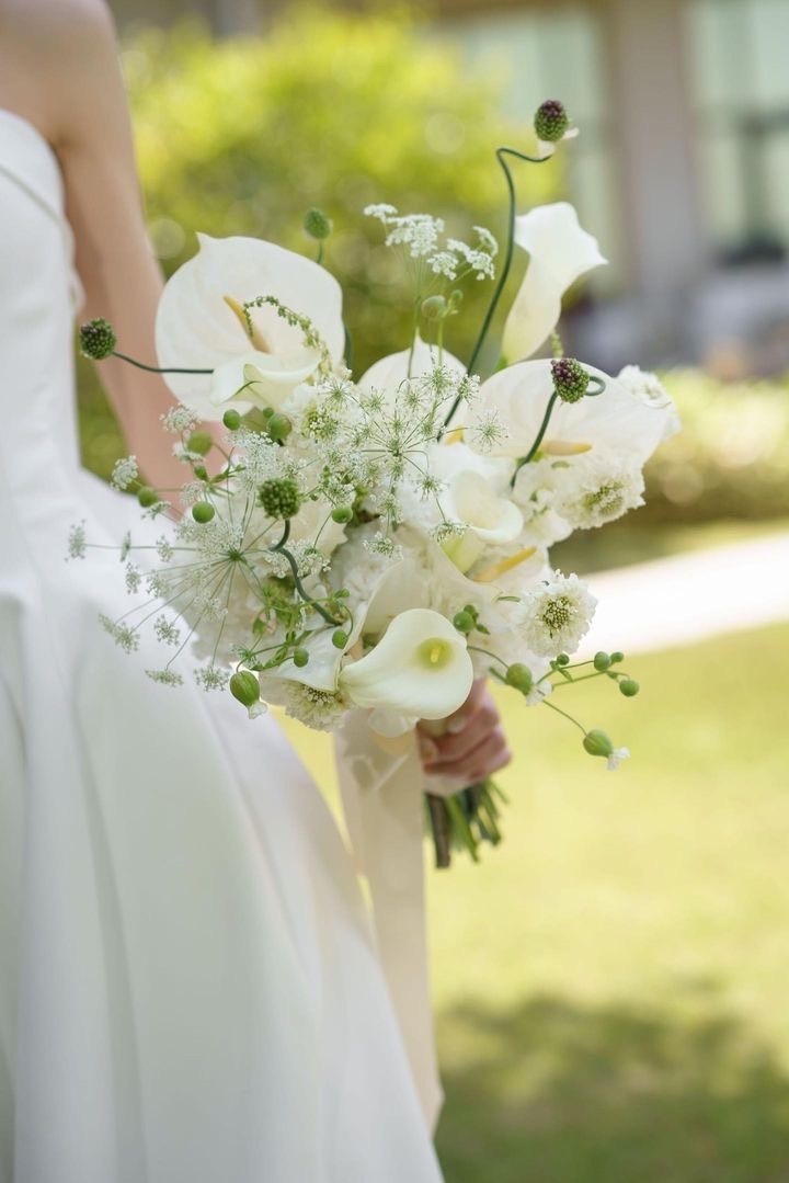 Are there certain flowers that cannot be specified depending on the season? Check with actual wedding photos [Bouquet and Floral Decoration Calendar].にて紹介している画像