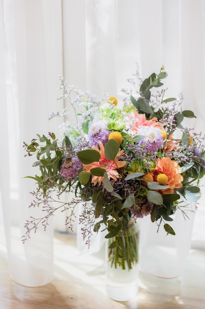 Are there certain flowers that cannot be specified depending on the season? Check with actual wedding photos [Bouquet and Floral Decoration Calendar].にて紹介している画像