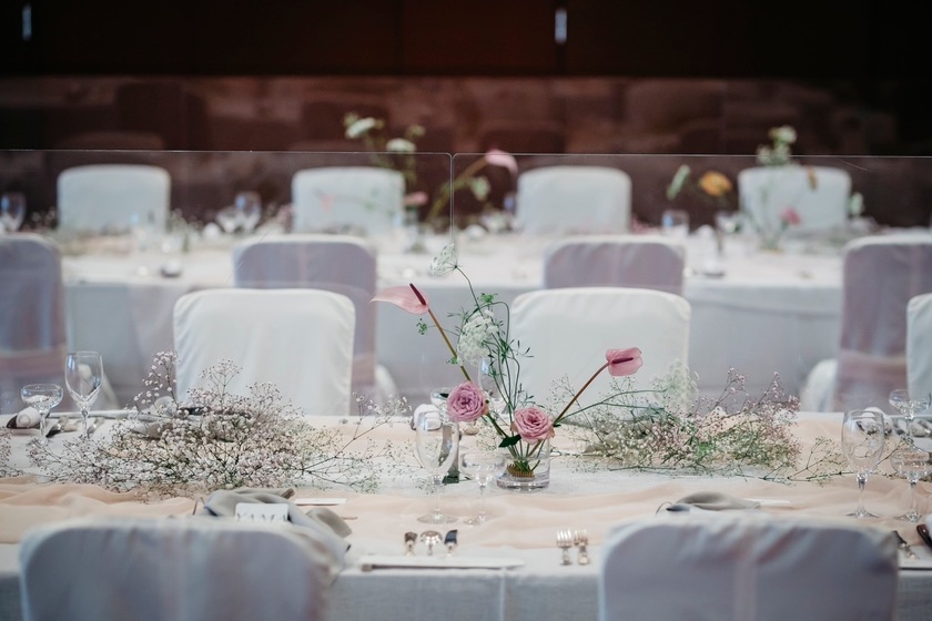 Are there certain flowers that cannot be specified depending on the season? Check with actual wedding photos [Bouquet and Floral Decoration Calendar].にて紹介している画像