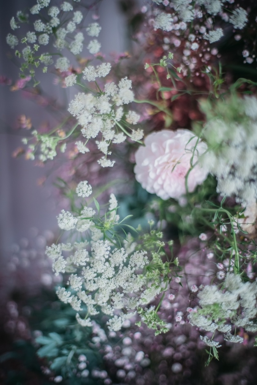 Are there certain flowers that cannot be specified depending on the season? Check with actual wedding photos [Bouquet and Floral Decoration Calendar].にて紹介している画像