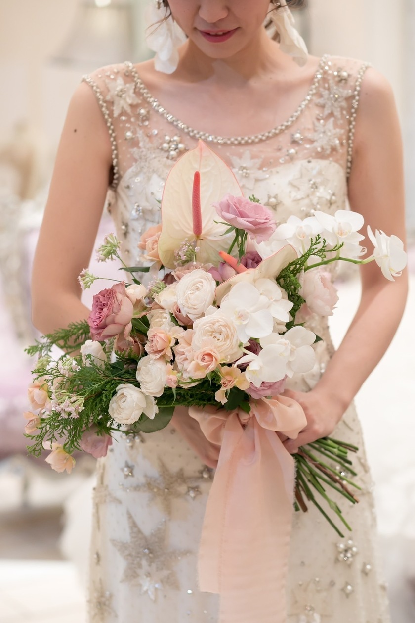 Are there certain flowers that cannot be specified depending on the season? Check with actual wedding photos [Bouquet and Floral Decoration Calendar].にて紹介している画像