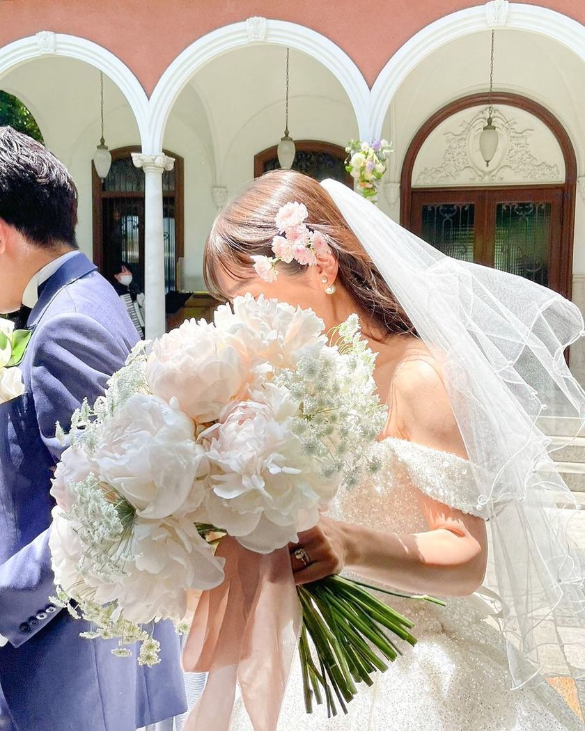 Are there certain flowers that cannot be specified depending on the season? Check with actual wedding photos [Bouquet and Floral Decoration Calendar].にて紹介している画像