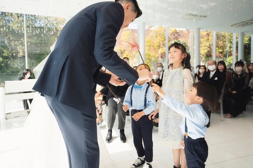 花瓶で、ウェディングキャンバスの進化系🌷［ウェディングフラワーベース］がおしゃれで実用的♡にて紹介している画像