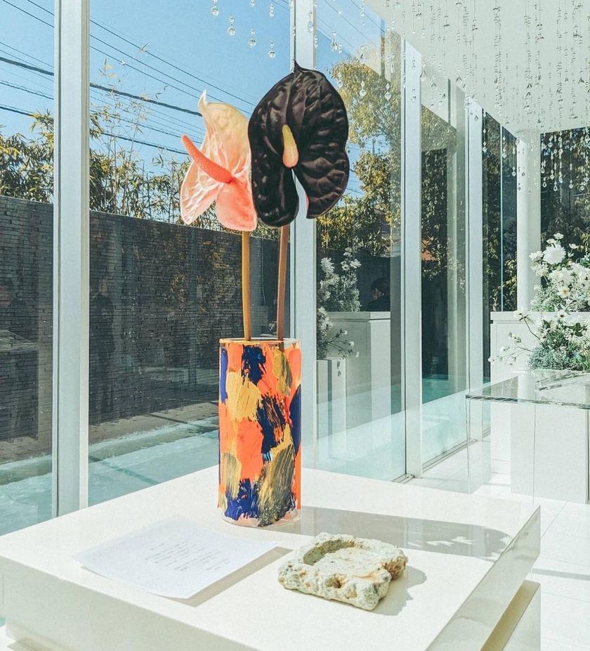 花瓶で、ウェディングキャンバスの進化系🌷［ウェディングフラワーベース］がおしゃれで実用的♡にて紹介している画像