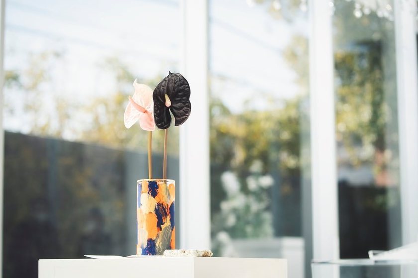 花瓶で、ウェディングキャンバスの進化系🌷［ウェディングフラワーベース］がおしゃれで実用的♡にて紹介している画像