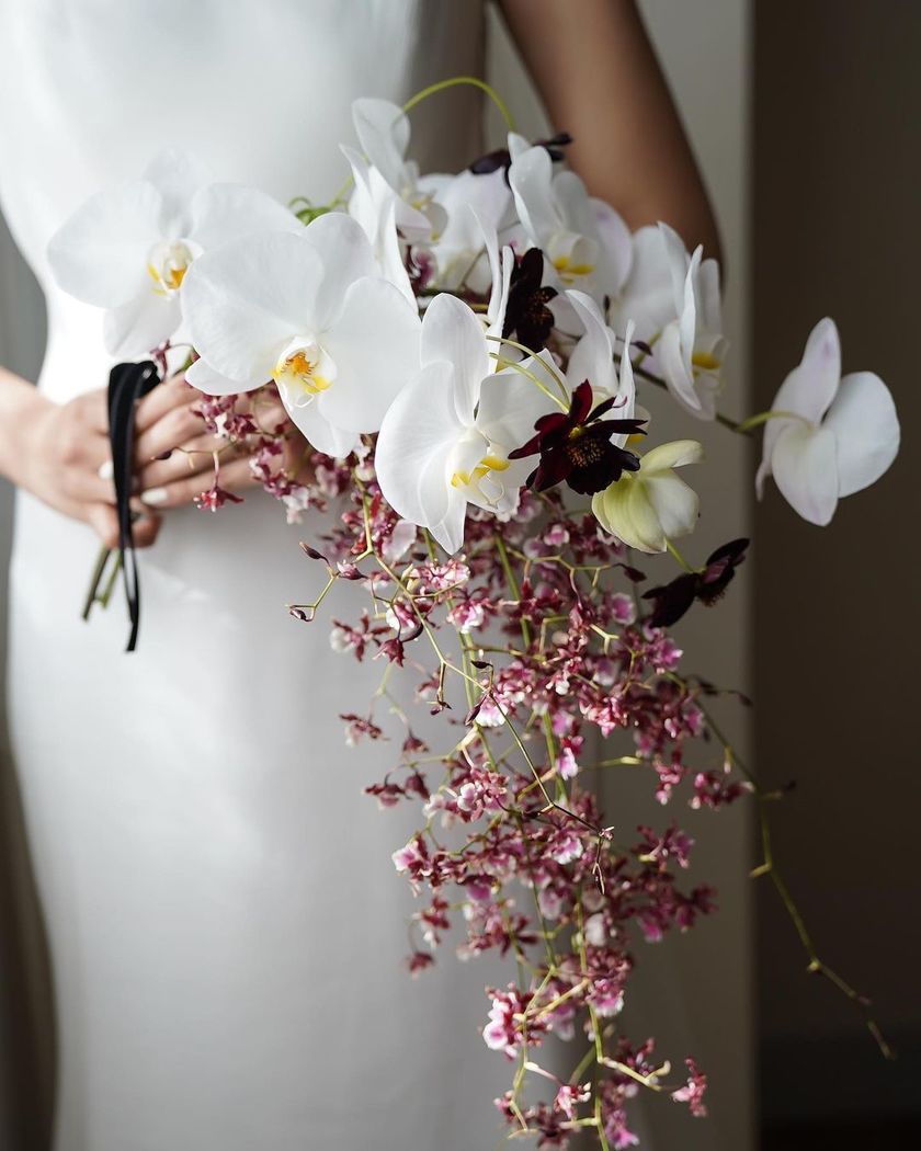 小さな可憐なお花がトレンド感あり。蘭の一種「オンシジウム」を