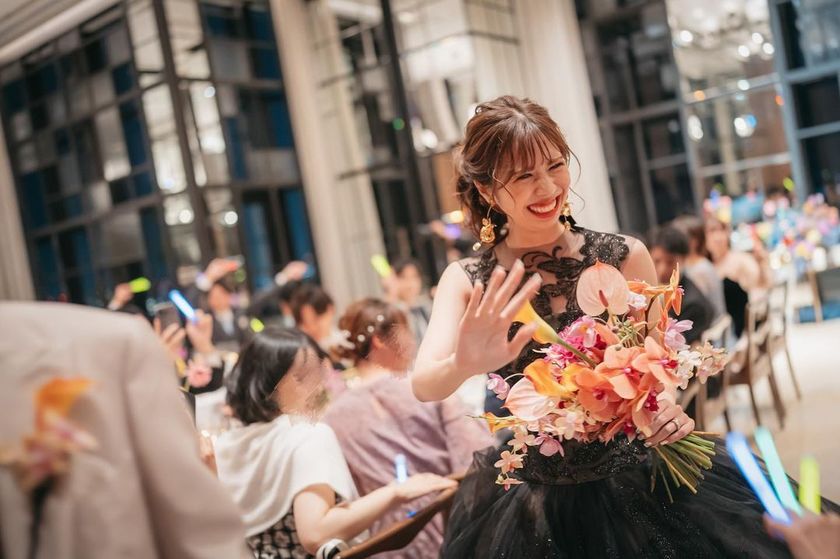 コンサートでよく聞くあれ！披露宴の入場前に「影ナレ」を取り入れると盛り上がる🫶にて紹介している画像