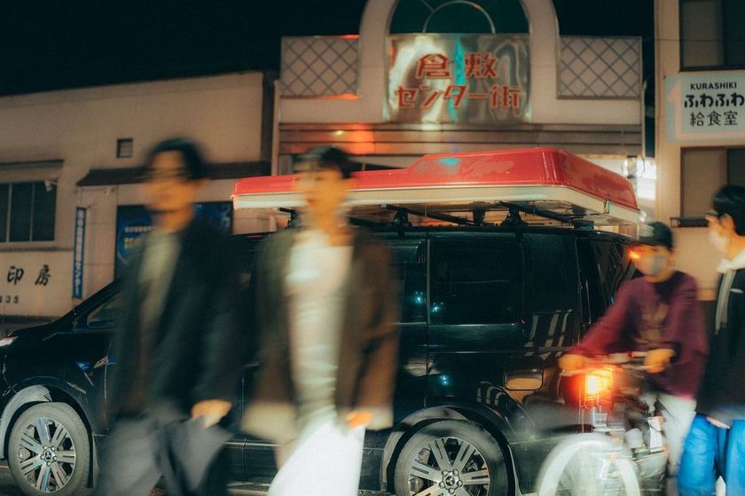 A collection of photos of the groom and bride who had an emotive wedding photo shoot in their familiar shopping district 🍻 "Shopping District Pre-wedding Photos" 📸にて紹介している画像